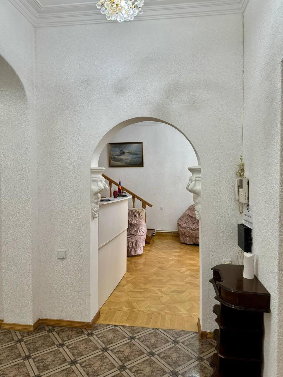 California Hostel Jerevan Exteriör bild